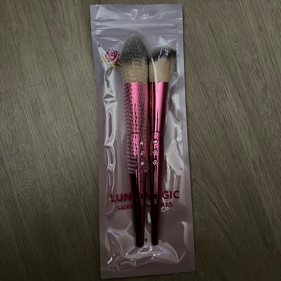 2ct make up brushes - Picture 2 of 2